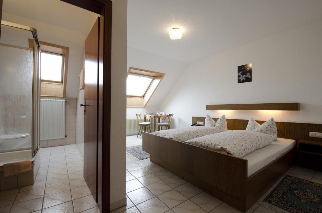 Hotel Gasthof Roessle Westerheim  الغرفة الصورة